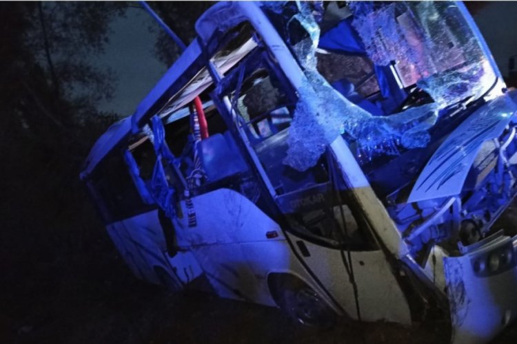 Tarım işçilerini taşıyan midibüs kaza yaptı: 1 ölü, 24 yaralı