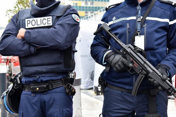 Fransa'da Ermeni eylemcileri protesto eden Türklere polis müdahalesi