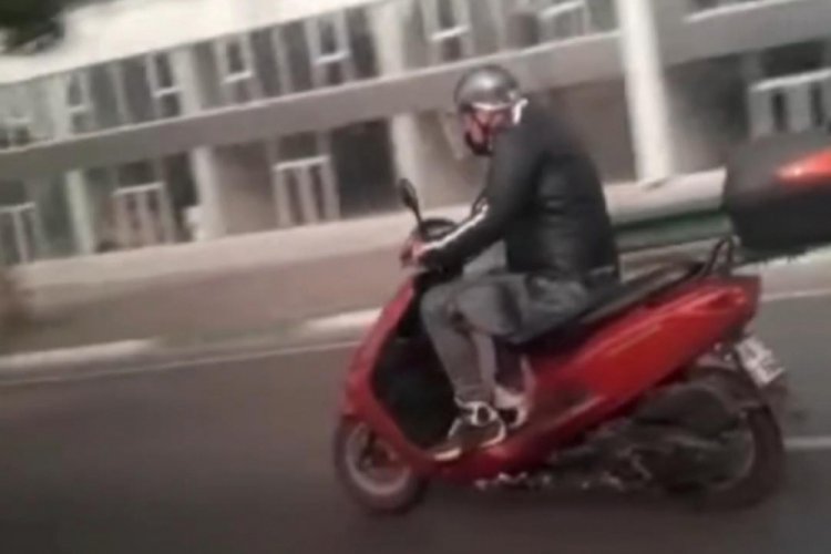 Bursa'da motosikletini kamçılayan adam şaşkınlığı