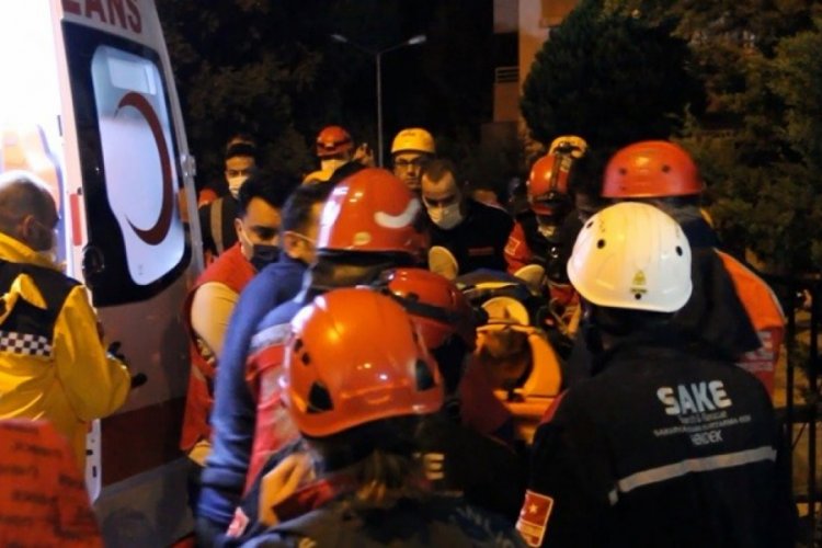 Depremden saatler sonra enkazdan kurtarıldılar