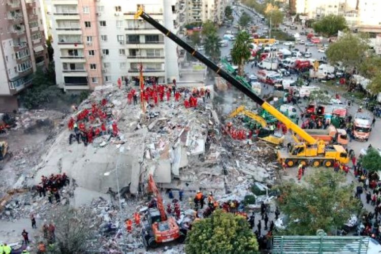 Enkazdan yaşadığı değerlendirmesiyle çıkarılan kişinin hayatını kaybettiği belirlendi