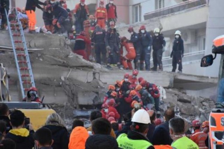 Rıza Bey Apartmanı'nın enkazında bir kişinin daha cansız bedenine ulaşıldı