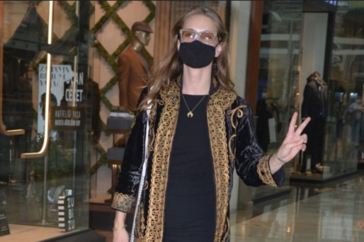 Yasemin Kay Allen alışveriş turunda
