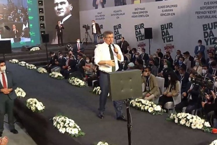 Gelecek Partisi'nde kongre tamamlandı: Davutoğlu yeniden başkan seçildi