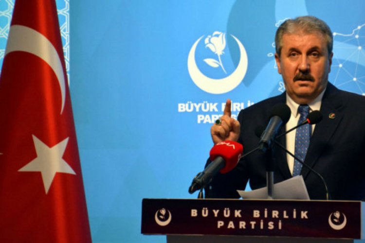 Destici: Çürük raporuna rağmen o binalarda oturulmasına nasıl müsaade edildi?