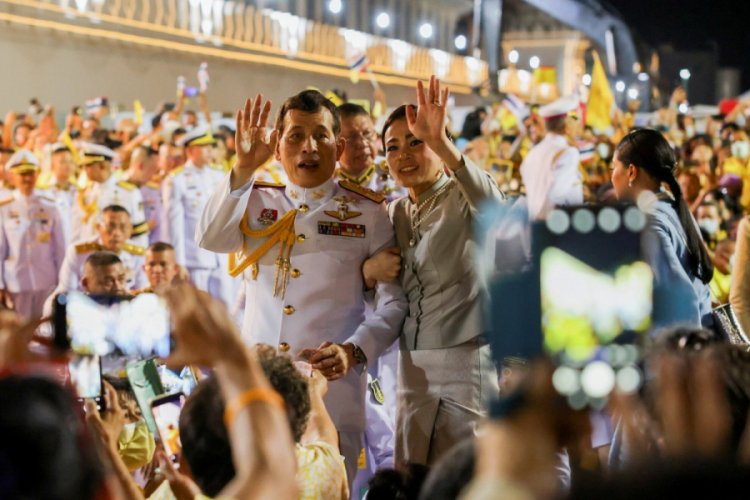Tayland'da Kral Vajiralongkorn'a destek gösterisi