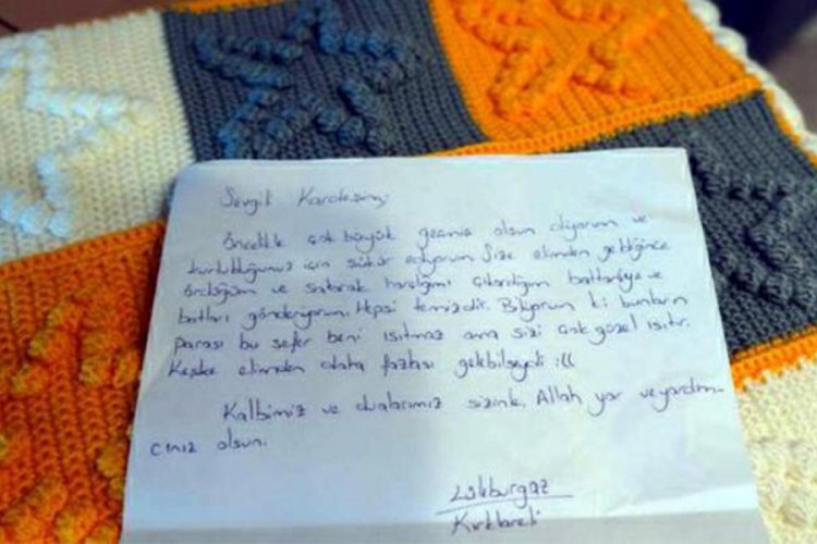 Geçimi için ördüğü patik ve battaniyeyi depremzedelere gönderdi
