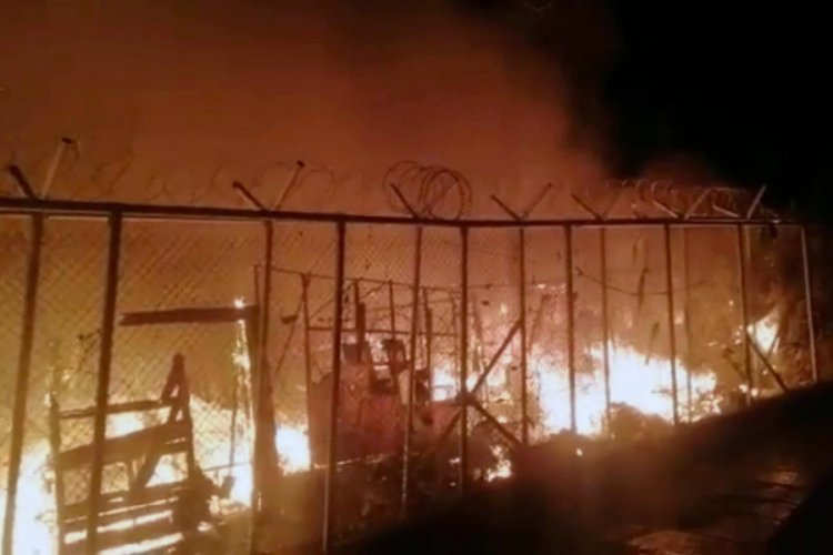 Samos'da deprem sonrası korkutan yangın
