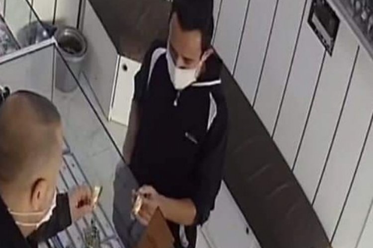 Kuyumcuya biber gazı sıkıp, 2 bilezik alarak kaçtı