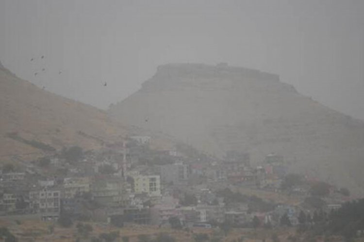 Mardin'de toz bulutu hayatı olumsuz etkiledi