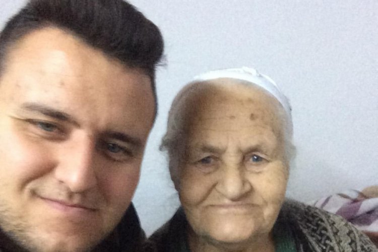 Tsunamiyi çekerken suda sürüklenen babaannesini görmüştü!