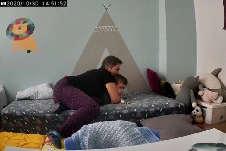 Uykuda depreme yakalanan çocuğunu böyle korudu