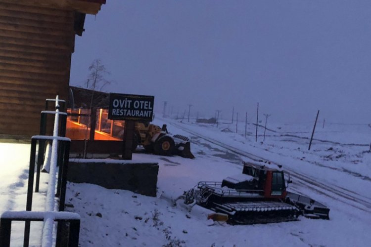 Kar yağışı Rize'nin yaylalarını beyaza bürüdü
