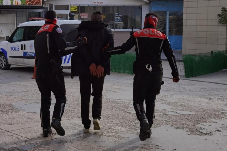 Bursa'da boş arsada uyuşturucu kullanırken yakalandı