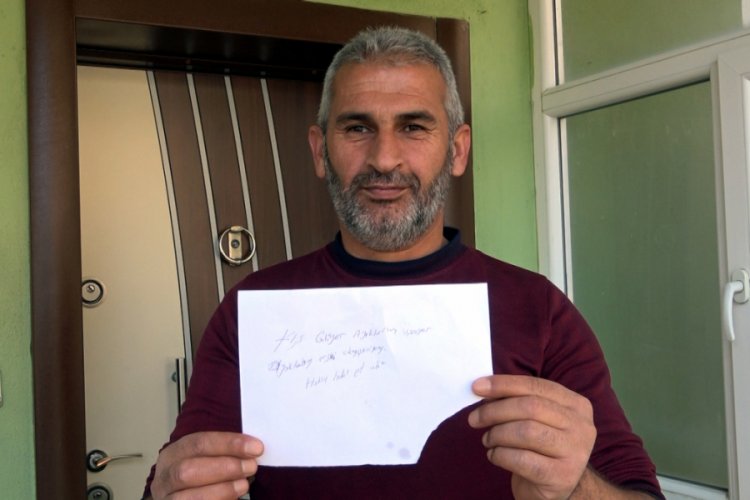 Aldığı ayakkabının yerine eskilerini 'Hakkını helal et' yazılı notla birlikte bıraktı