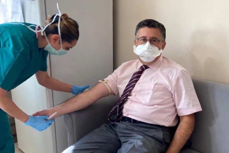 Covid-19 aşı gönüllüsü profesör: Aşı karşıtı kampanyalar suç