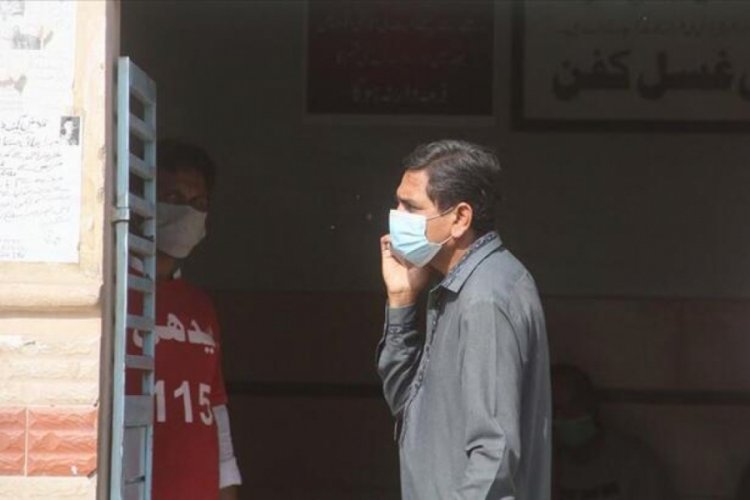 Pakistan'da 24 saatte koronadan 18 kişi öldü