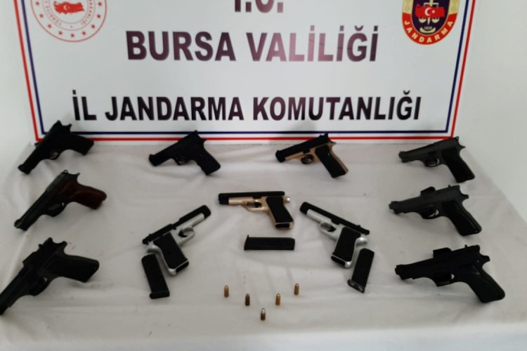 Bursa'da silah kaçakçısının evine şok baskın