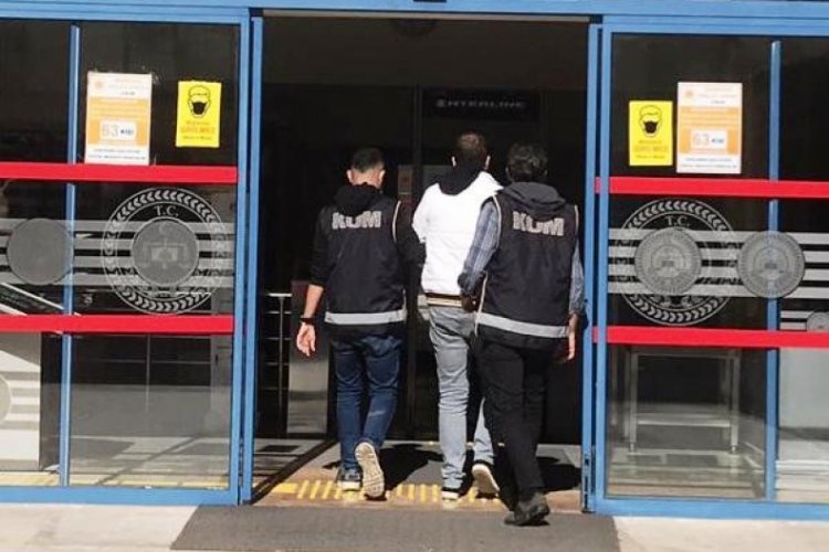 Dolandırıcılık ve şantaj suçlarından aranan şüpheli Bursa'da yakalandı