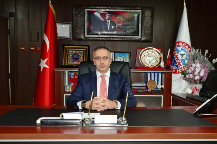 Belediye başkanına evinin otoparkında saldırı