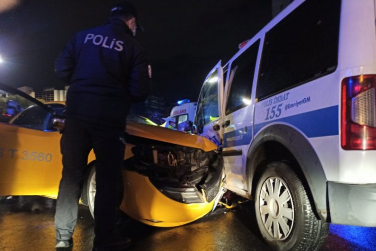 Ankara'da zincirleme kaza: 2'si polis 5 yaralı