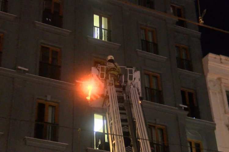 Fatih'te korkutan otel yangını