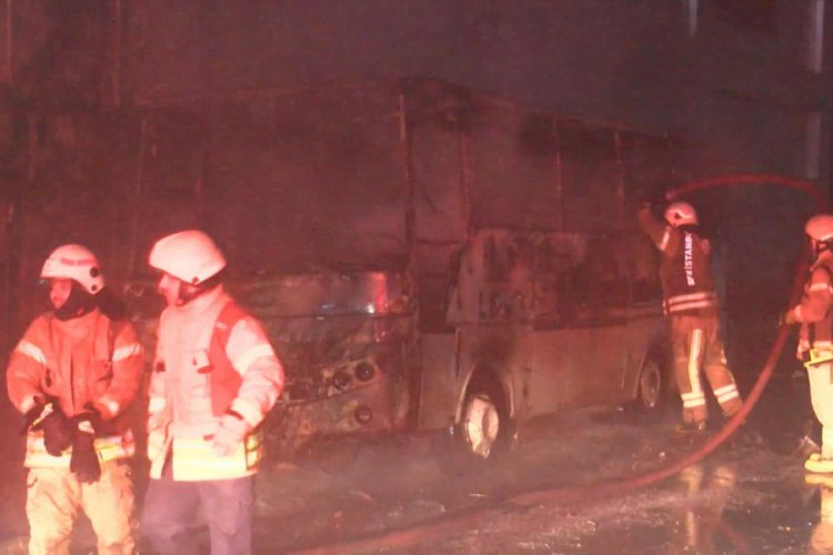Kağıthane'de minibüs yangını