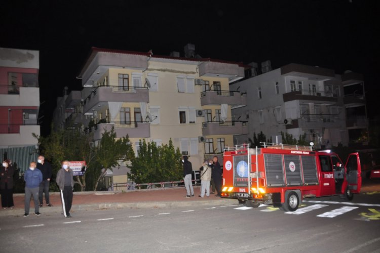 Fayanslar çökünce deprem oluyor sanıp, apartmanı boşalttılar