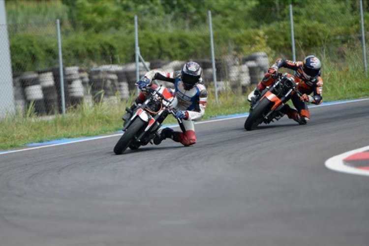 Milli motosikletçi Deniz Öncü İspanya'da piste çıkacak