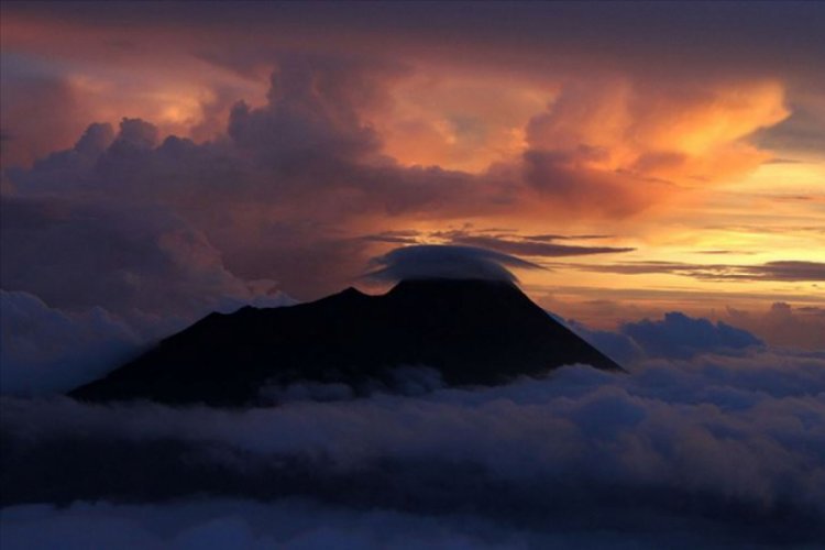 Endonezya'da Merapi Yanardağı için alarm seviyesi yükseltildi