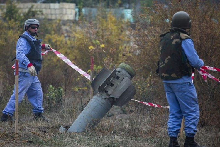 Azerbaycan'ın Terter kentine atılan patlamamış Smerch füzesi etkisiz hale getirildi