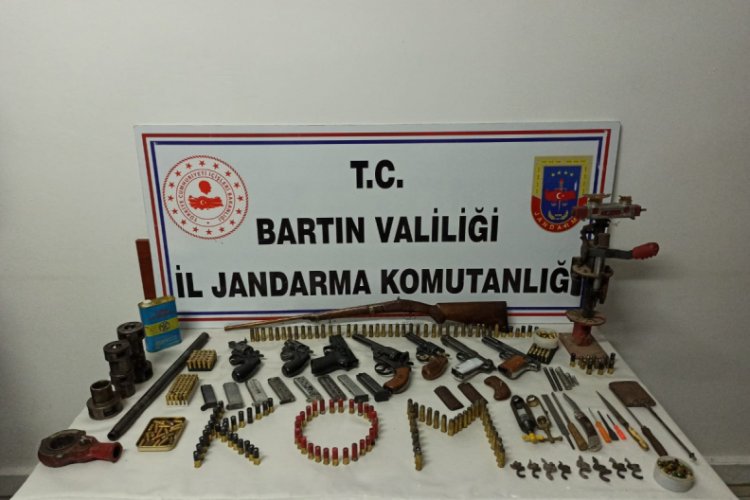Ruhsatsız silahlar ele geçirildi