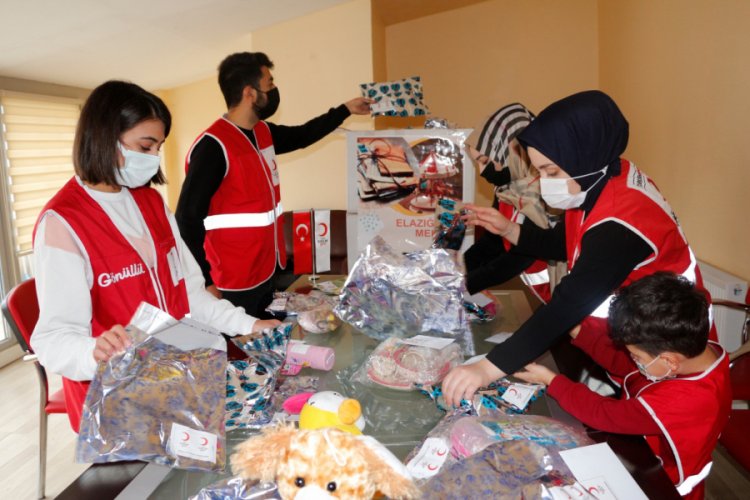 Elazığ'da 300 çocuk, İzmir'deki depremzedeler için mektup yazdı