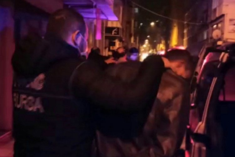 Bursa'da uyuşturucu tacirlerini yakalayan polislere mahalleliden alkışlı teşekkür
