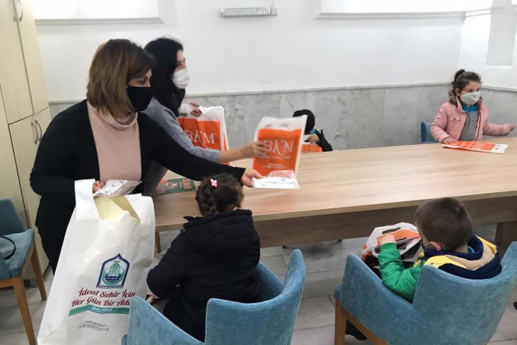 Bursa'da çocuklara kitap okuma etkinliği