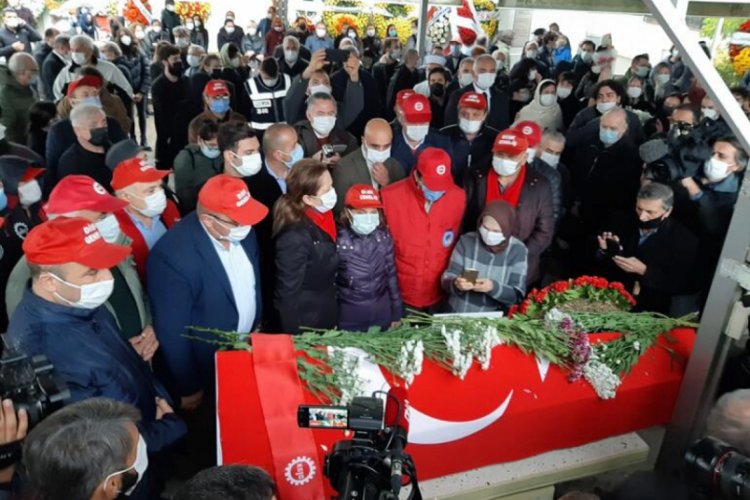 Sanatçı Timur Selçuk son yolculuğuna uğurlandı