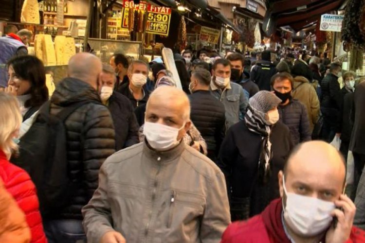 Virüse aldırmadan Mısır Çarşısı'na akın ettiler