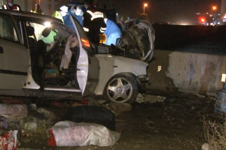 Otomobil bariyerlere çarptı: 1 ölü, 2 yaralı