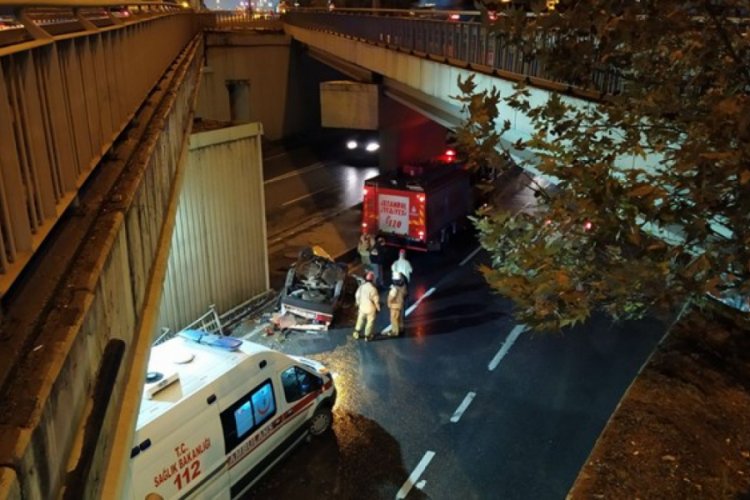 Otomobil köprüden düştü: 3 yaralı