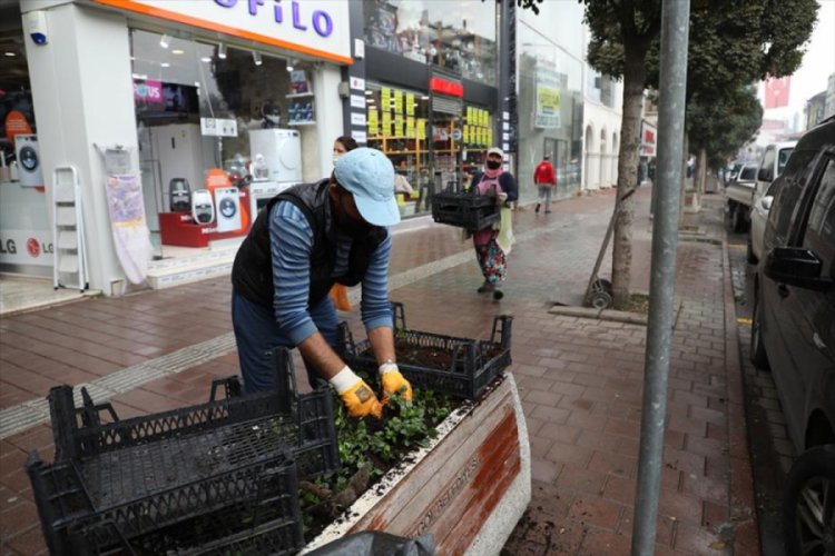 Bursa İnegöl, kışı rengarenk karşılıyor