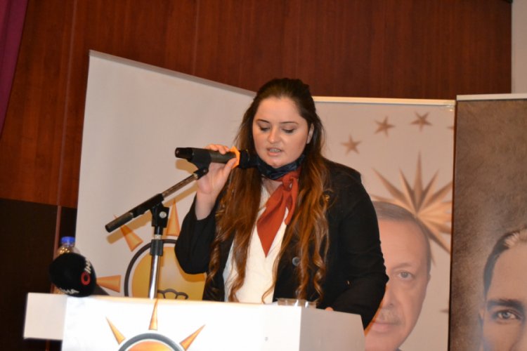AK Parti Yenişehir İlçe Kadın Kolları Başkanı Nurdan Titis güven tazeledi