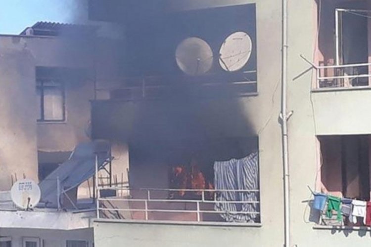 Uyuşturucu bağımlısı babasının evini yakıp kaçtı
