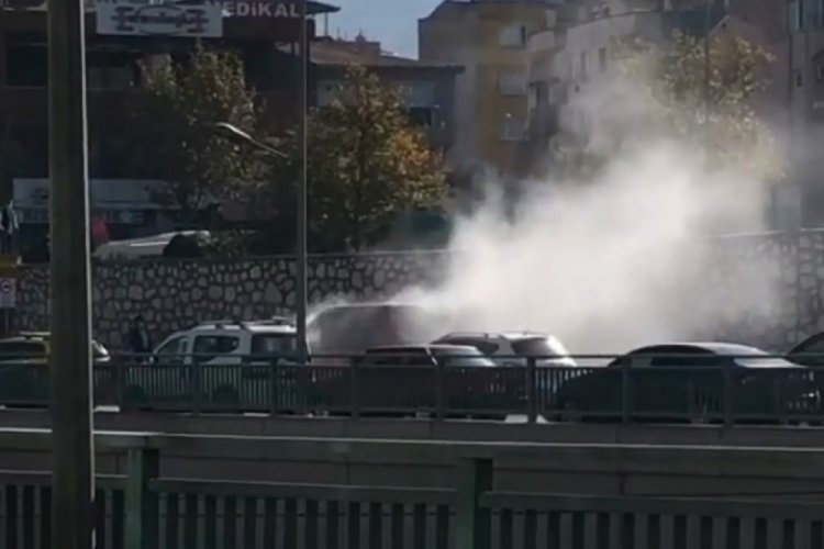 Bursa'da öfkeli sürücü minibüsünü ateşe verdi