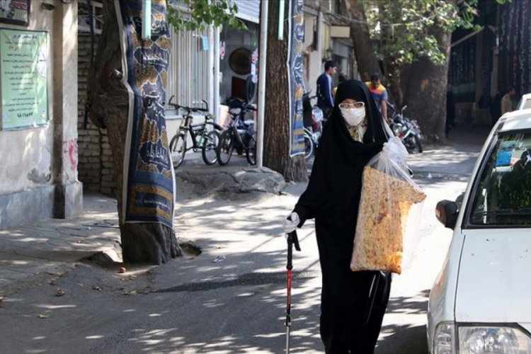 İran'da son 24 saatte 453 kişi Kovid-19'dan hayatını kaybetti