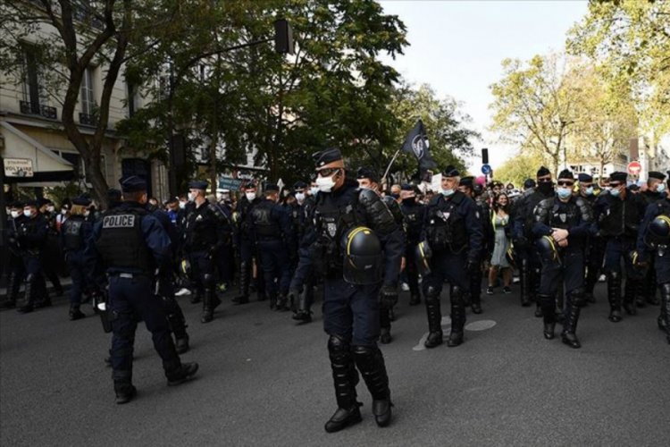 Fransa'da lise öğrencileri Kovid-19 protestolarını sürdürüyor