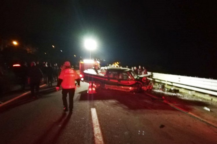 Ters yönden gelen araçla kafa kafaya çarpıştı
