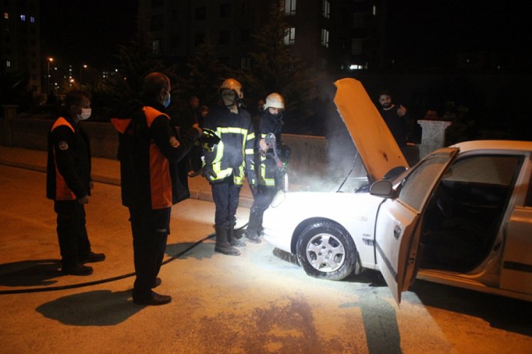 Tamirden çıkan araç yandı