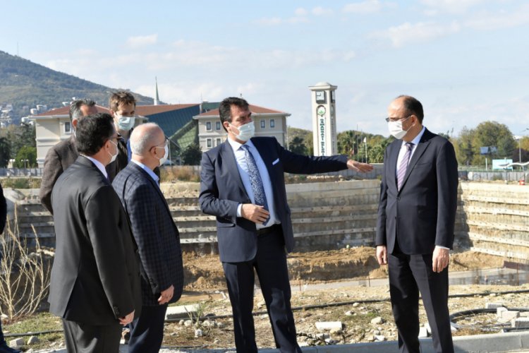 Bursa'da iş adamlarından Osmangazi Meydanı'na tam not