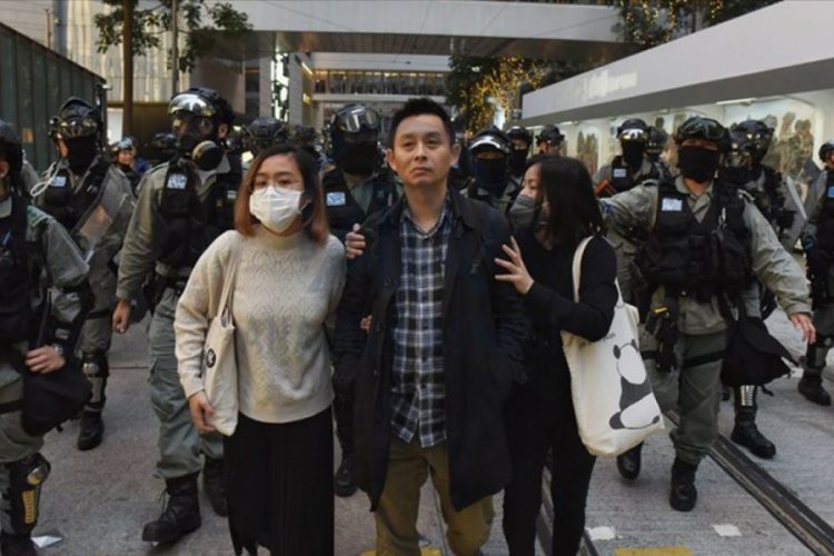 Hong Kong'da demokrasi yanlısı milletvekilleri toplu istifa edeceklerini açıkladı