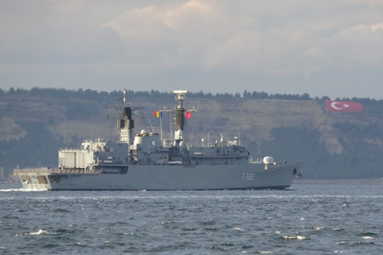 Romanya savaş gemisi Çanakkale Boğazı'ndan geçti